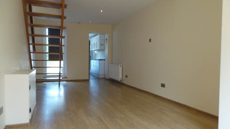 House Hanswick Close in Luton