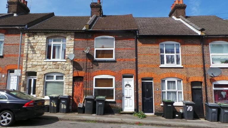 House Hanswick Close in Luton