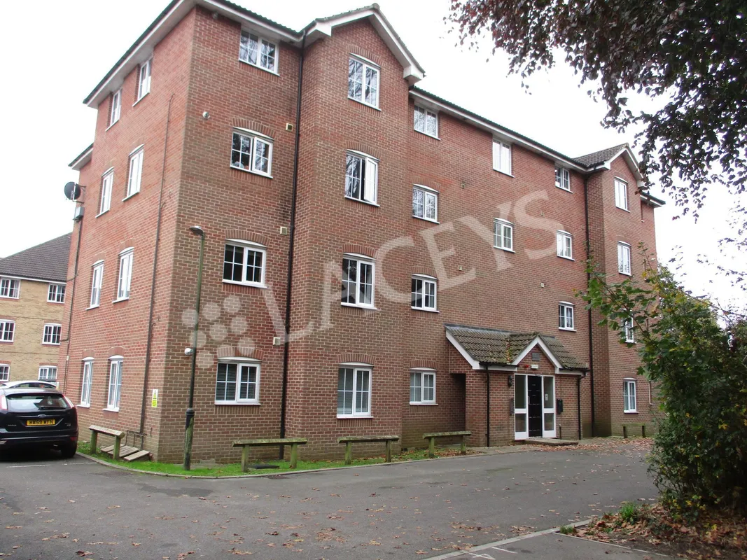 Flat Houndstone Close in Yeovil