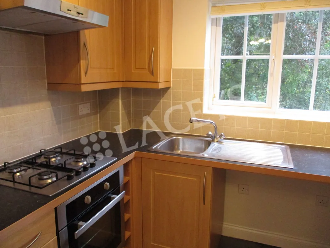 Flat Houndstone Close in Yeovil