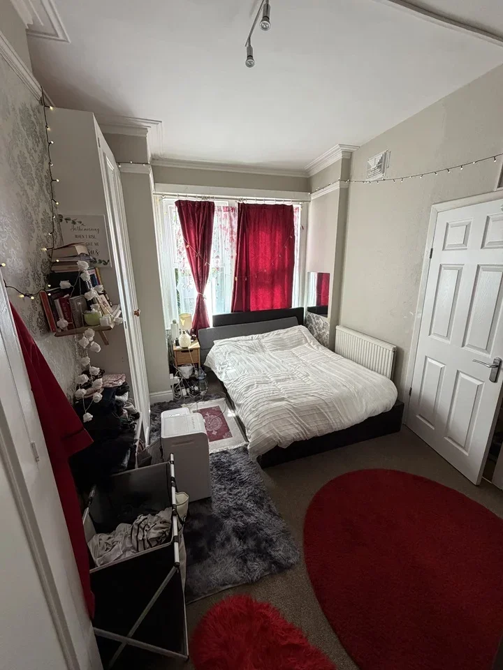 Flat Merivale Road in Greater London