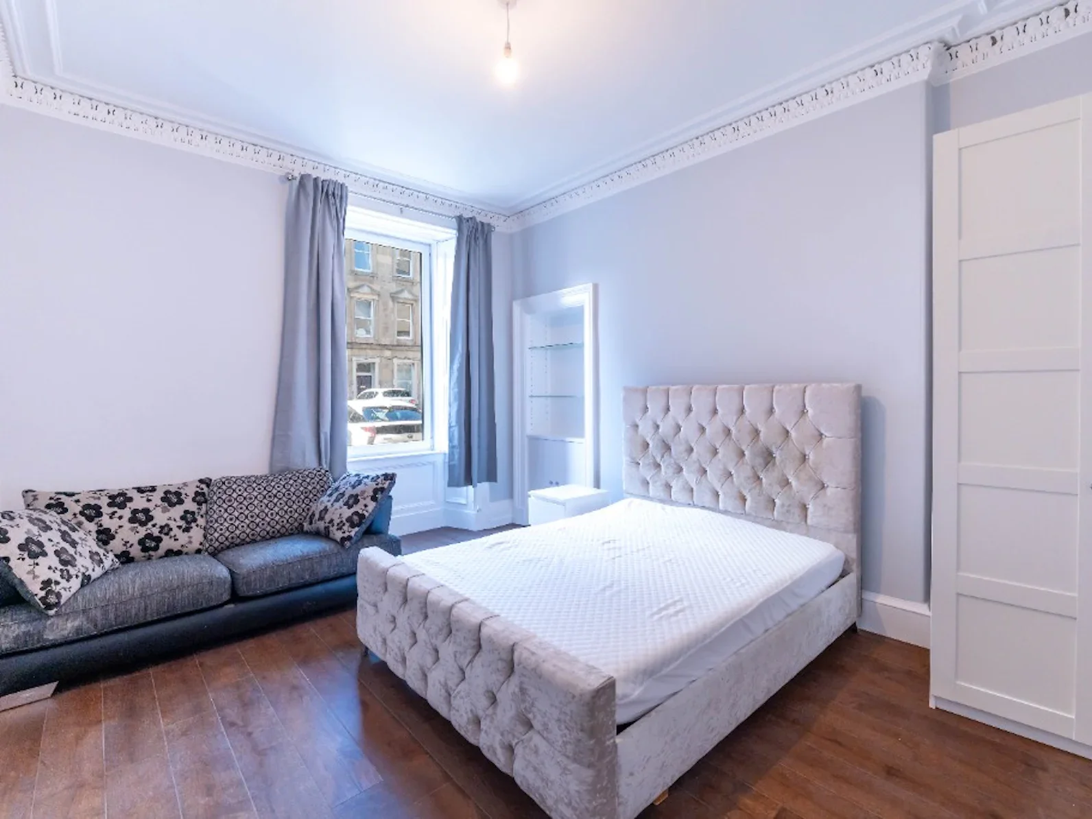 Flat Iona Street in City of Edinburgh