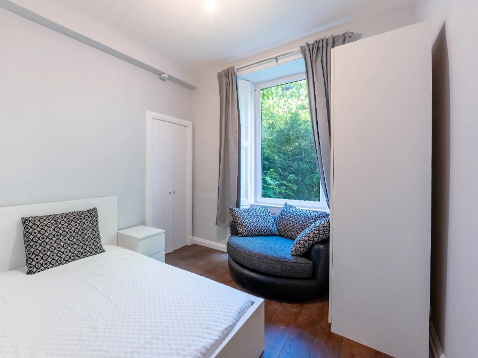 Flat Iona Street in City of Edinburgh