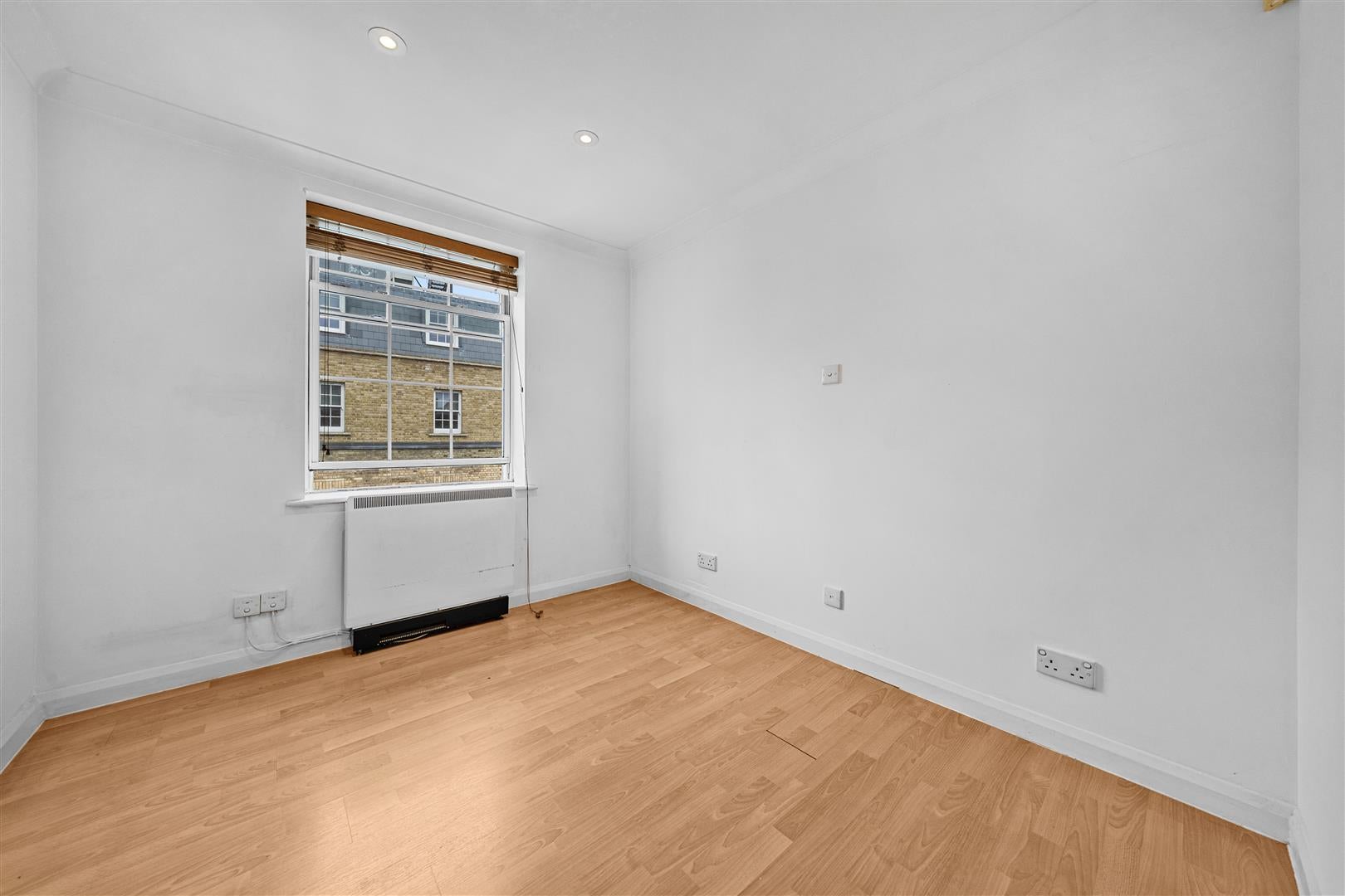 Flat Trinity Street in Greater London