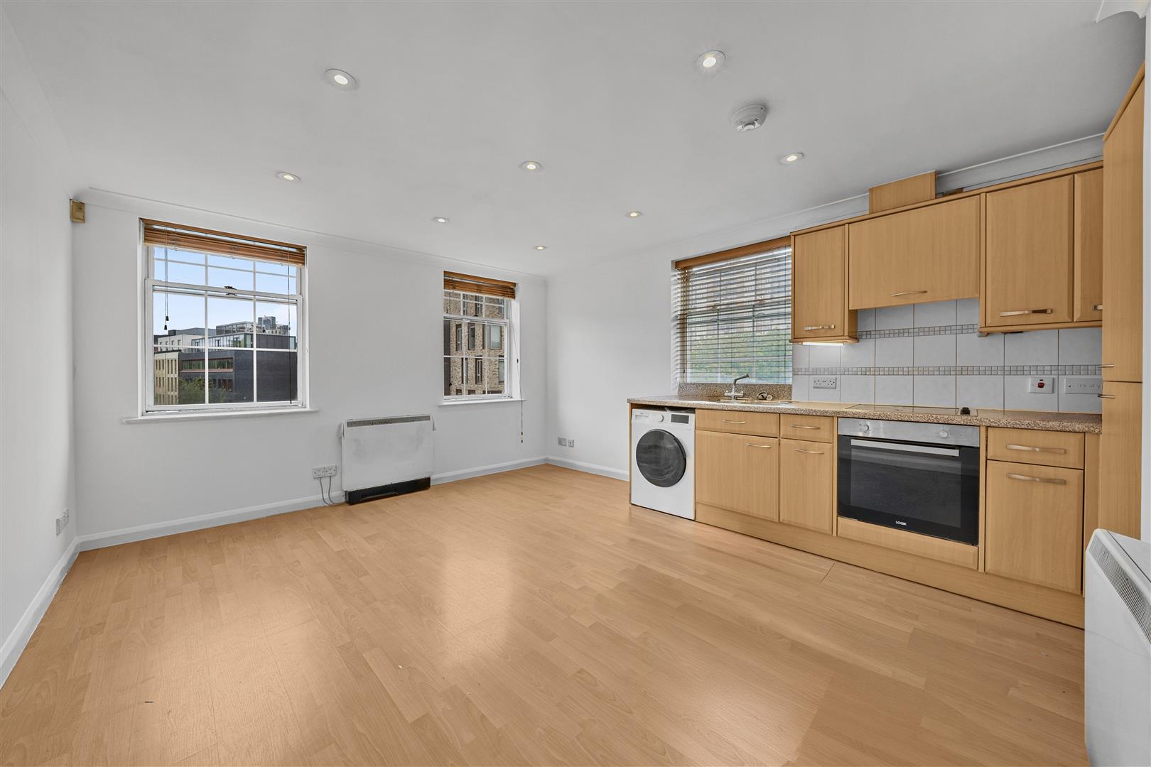 Flat Trinity Street in Greater London