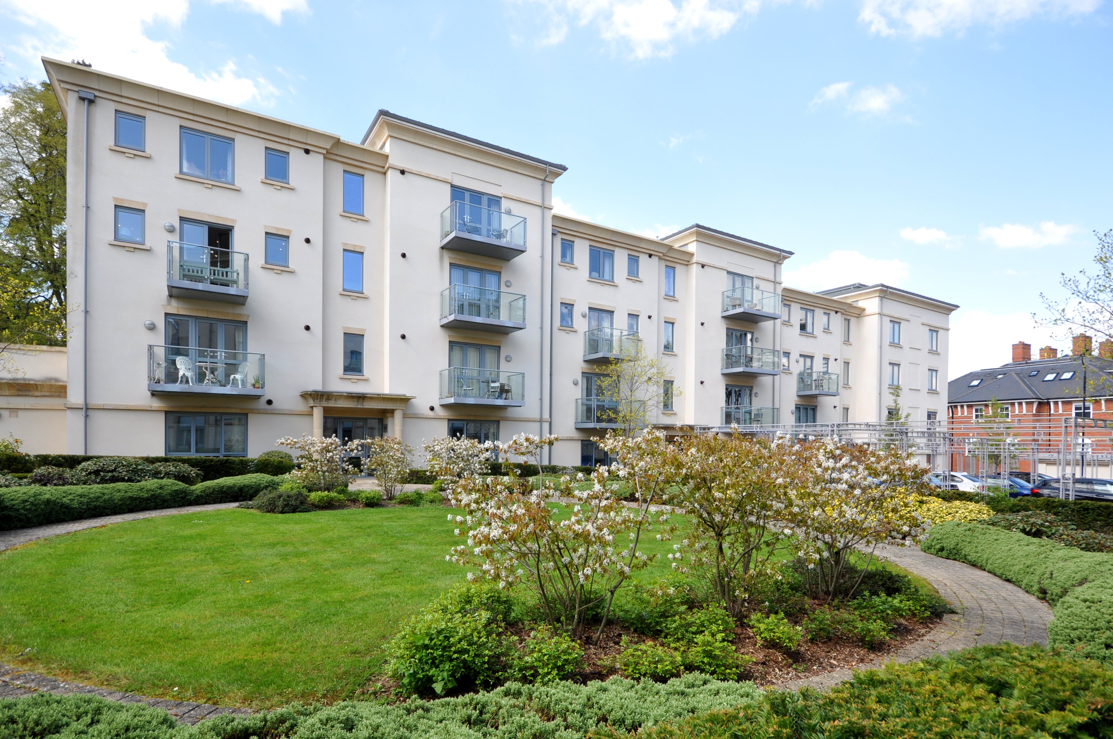 Flat Humphris Place in Cheltenham