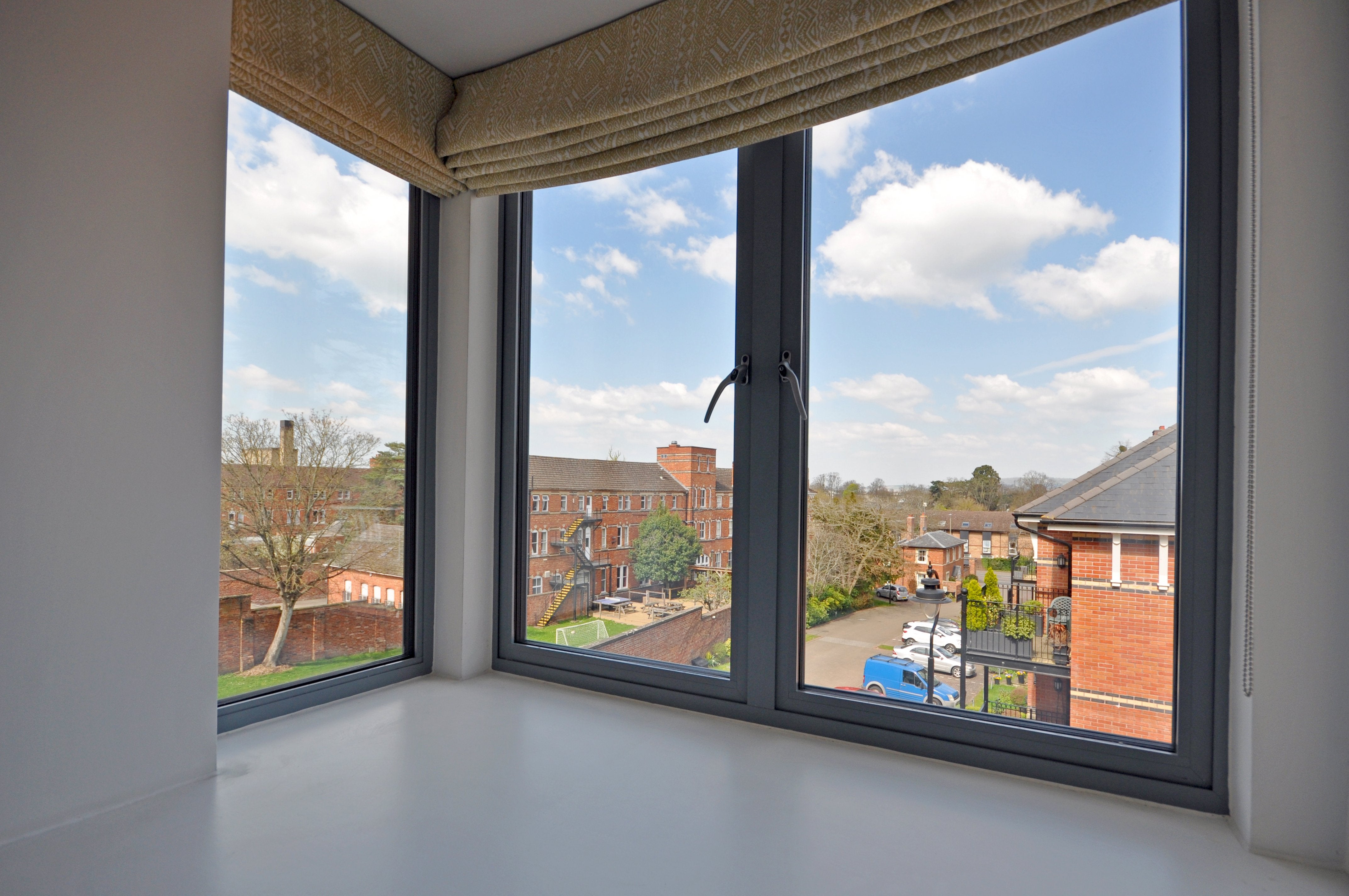 Flat Humphris Place in Cheltenham