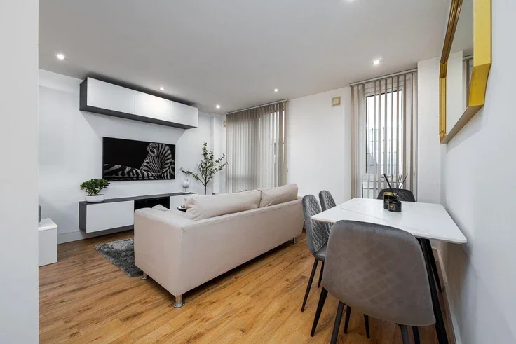 Flat Arthur Road in Greater London