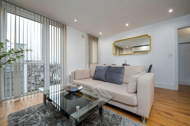 Flat Arthur Road in Greater London