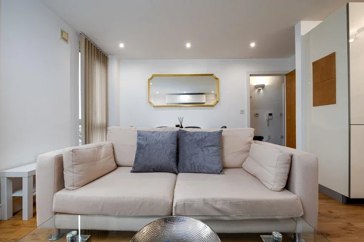 Flat Arthur Road in Greater London