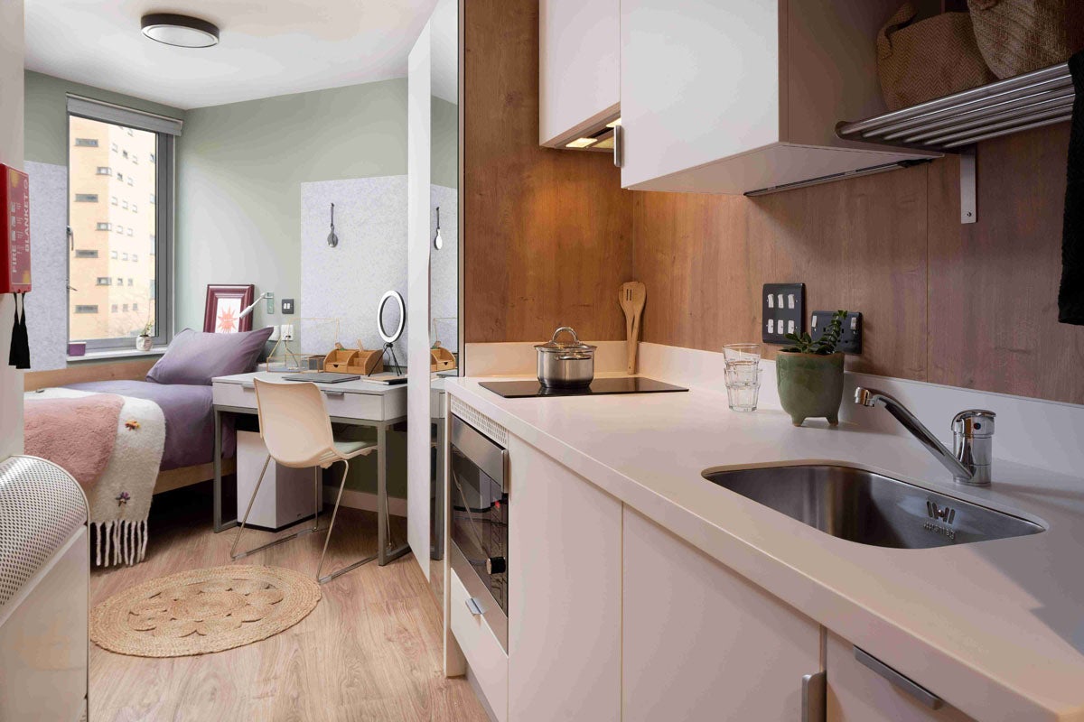 Room Fieldgate Street in Greater London