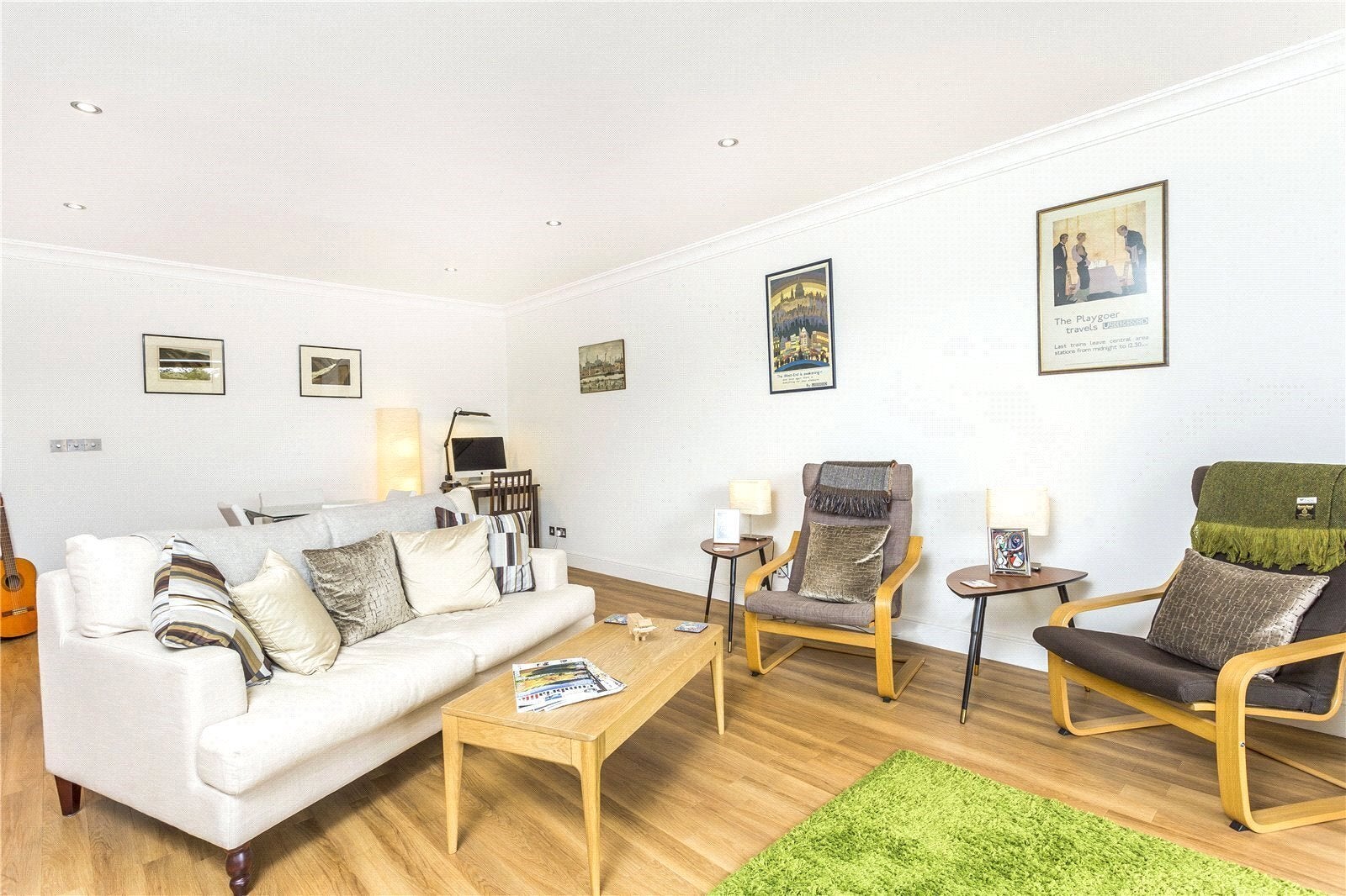 Flat Star Place in Greater London