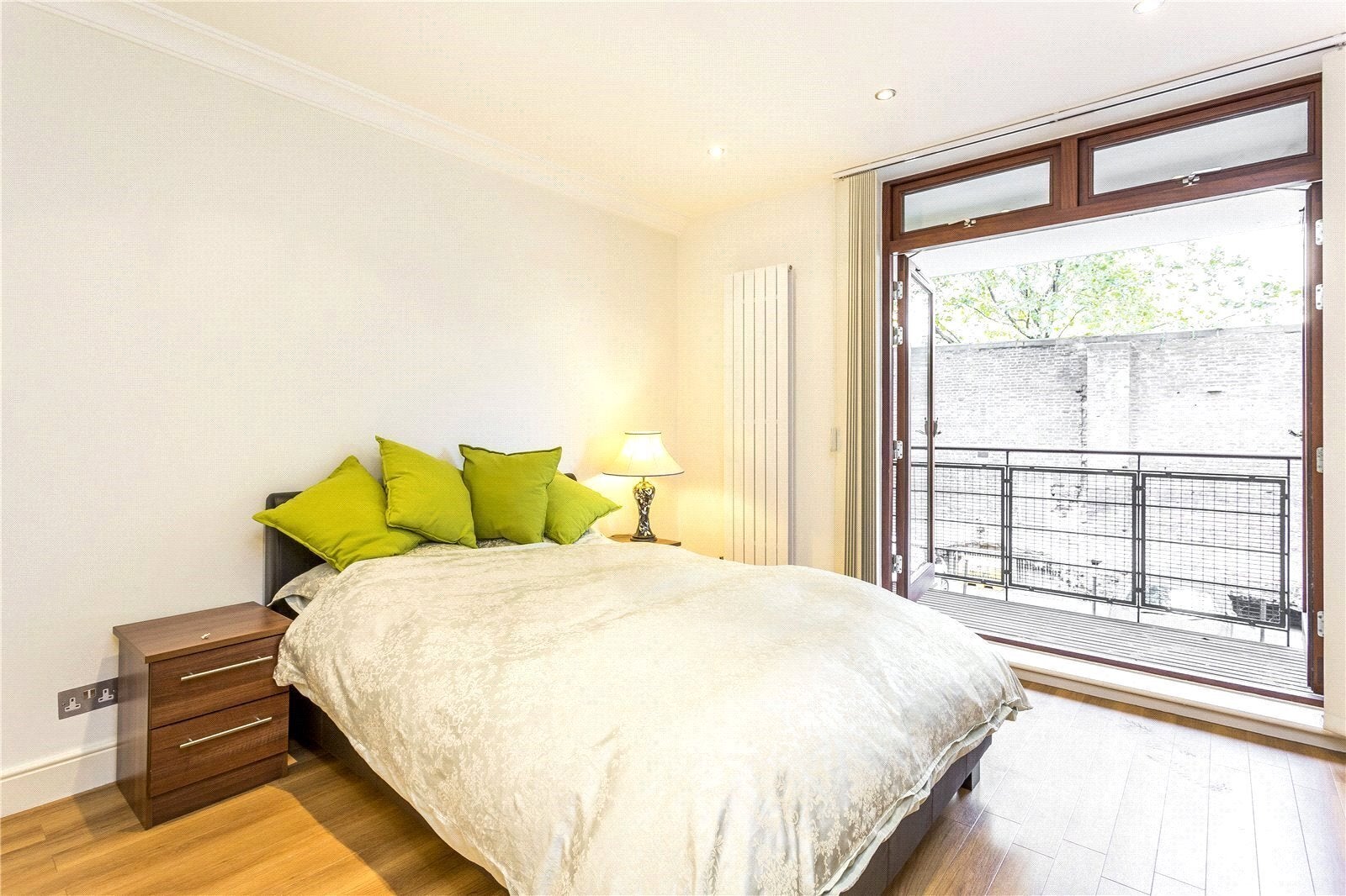 Flat Star Place in Greater London
