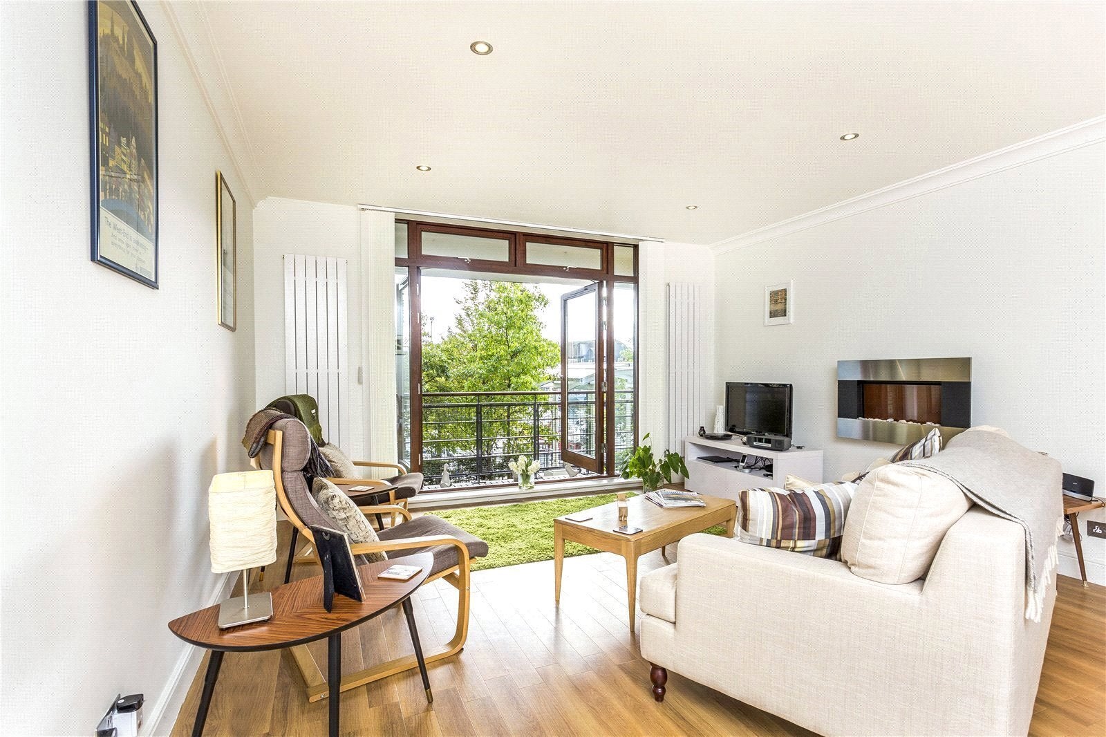 Flat Star Place in Greater London