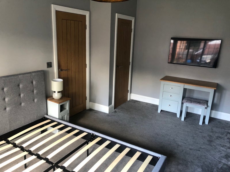Room Fordbank Road in Manchester
