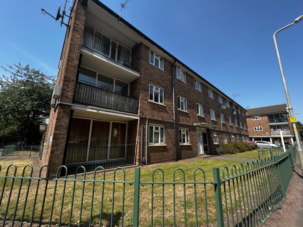 Flat Penn Road in Wolverhampton