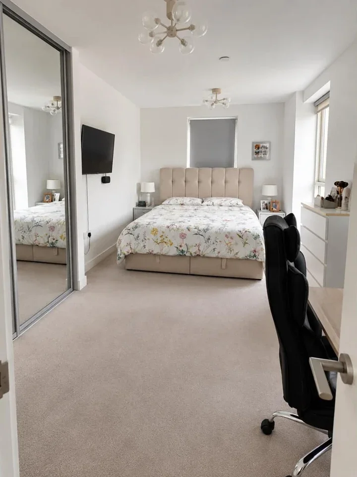 Flat Trinity Way in Greater London