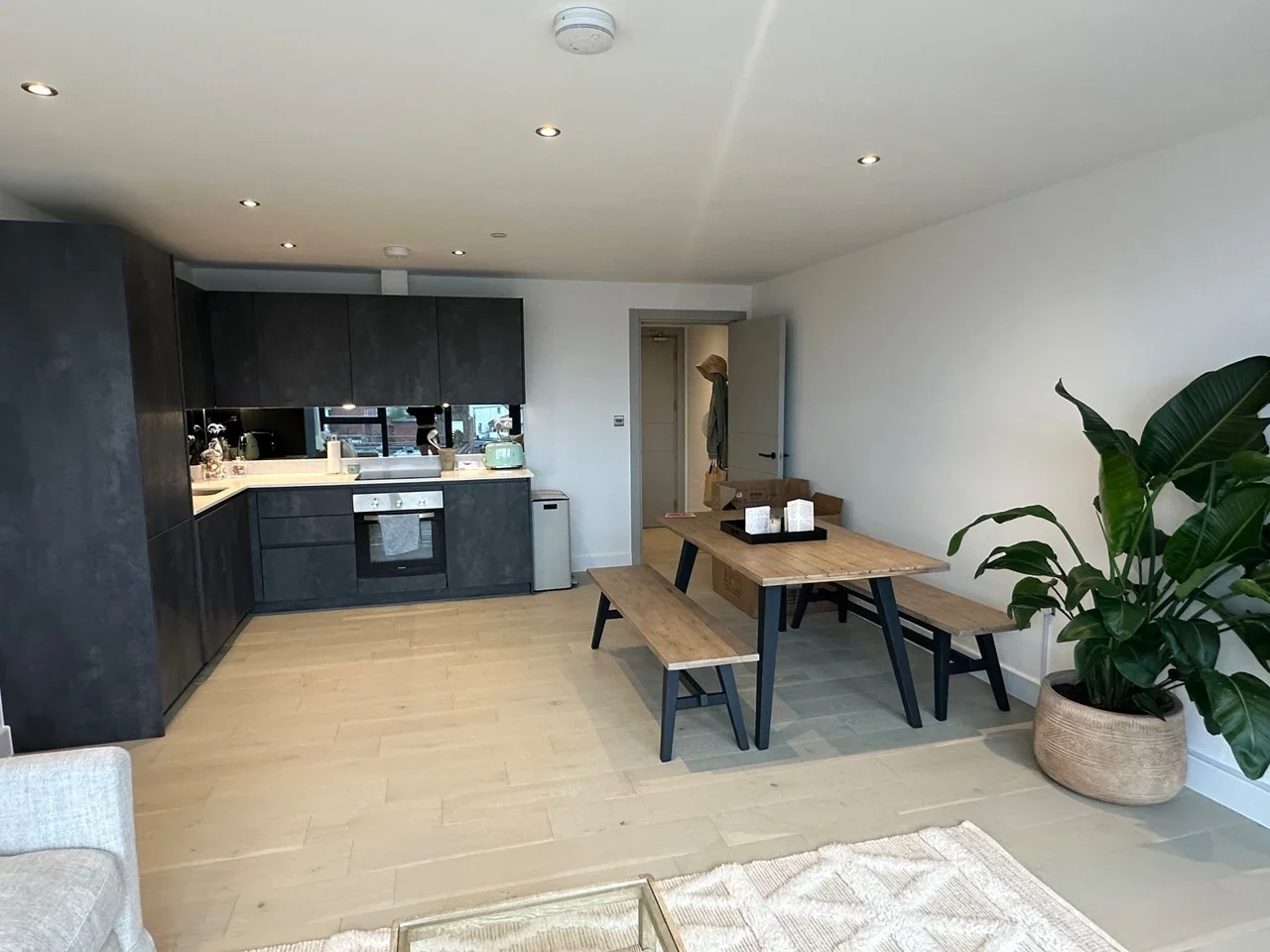 Flat Diggers Lane in Elmbridge
