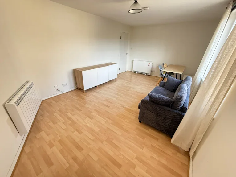 Flat Murieston Place in City of Edinburgh