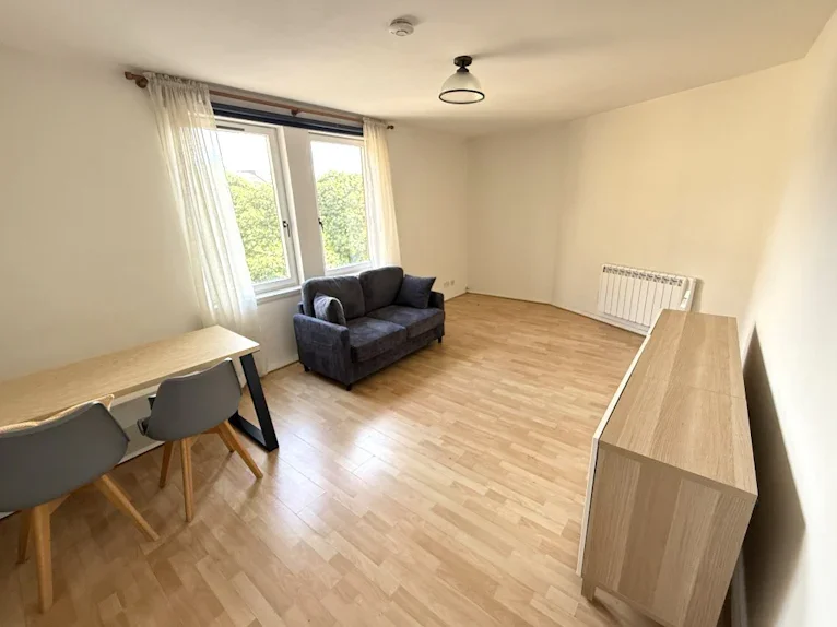 Flat Murieston Place in City of Edinburgh