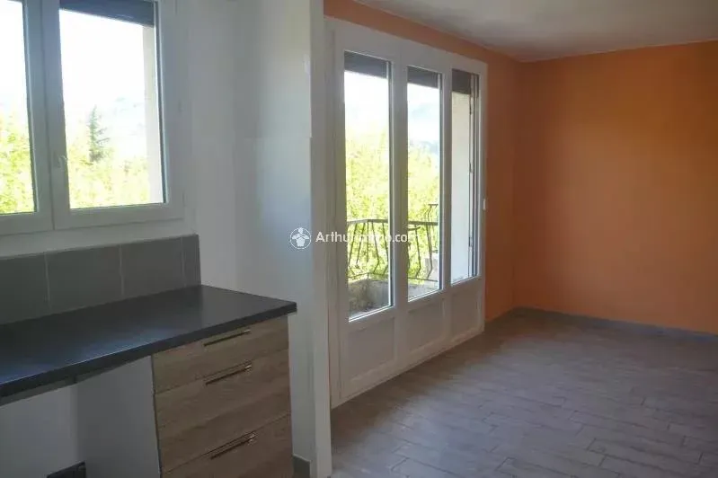Flat Viaduc de Millau in Creissels
