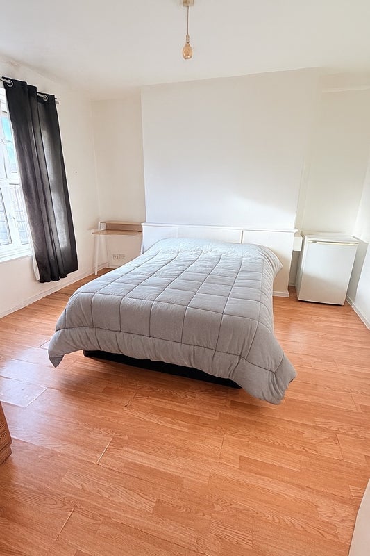 Room Newburn Street in Greater London