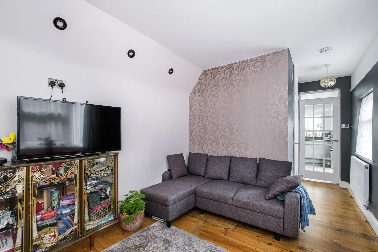 Flat High Road Leytonstone in Greater London
