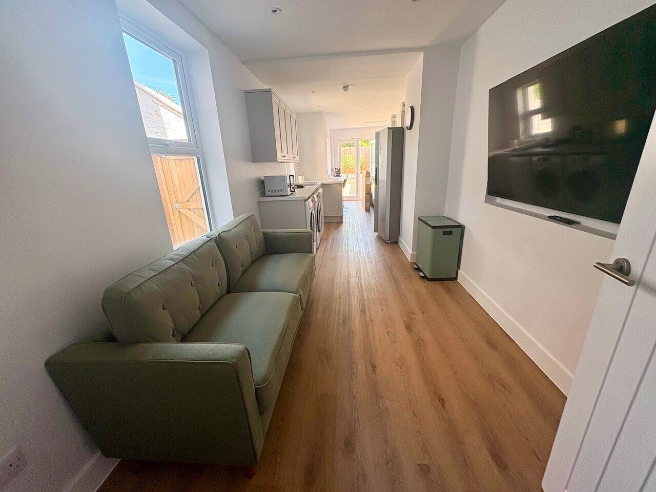 Room Cleveland Road in Gosport