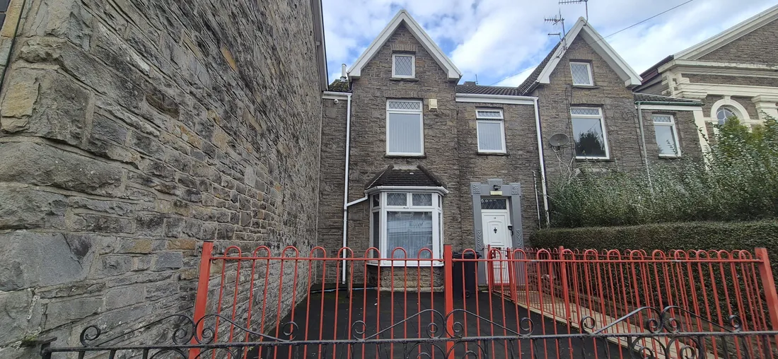 Room London Road in Neath