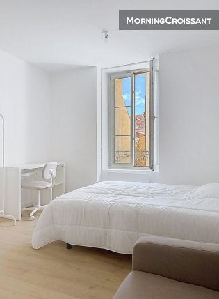 Flat Rue Bénigne Fremyot in Dijon