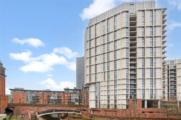 Flat Bridgewater Viaduct in Manchester