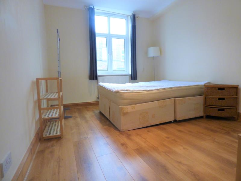 Flat Rye Lane in Greater London
