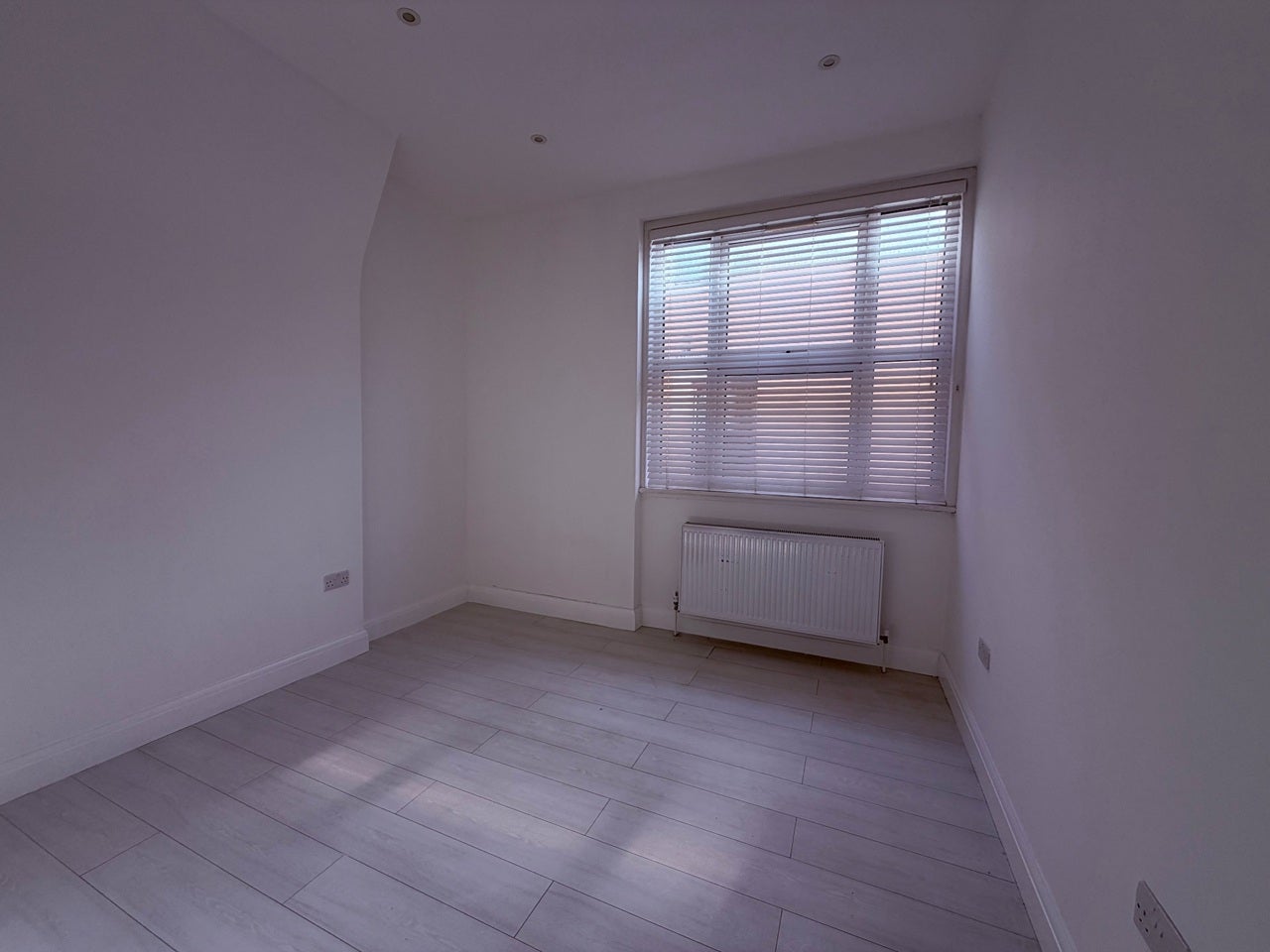 Flat Lyon Park Avenue in Greater London