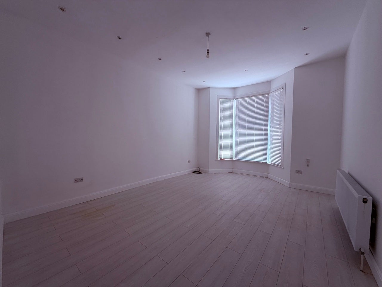 Flat Lyon Park Avenue in Greater London