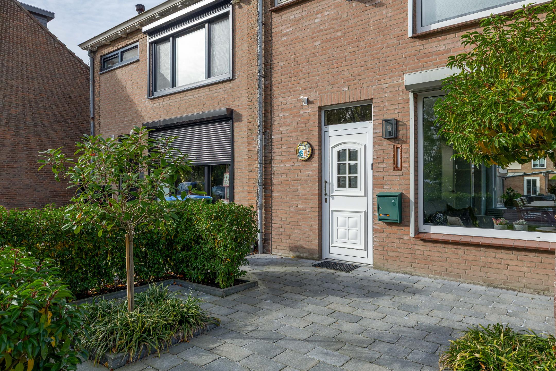 Tussenwoning te koop: Prinses Beatrixstraat 15, Fijnaart