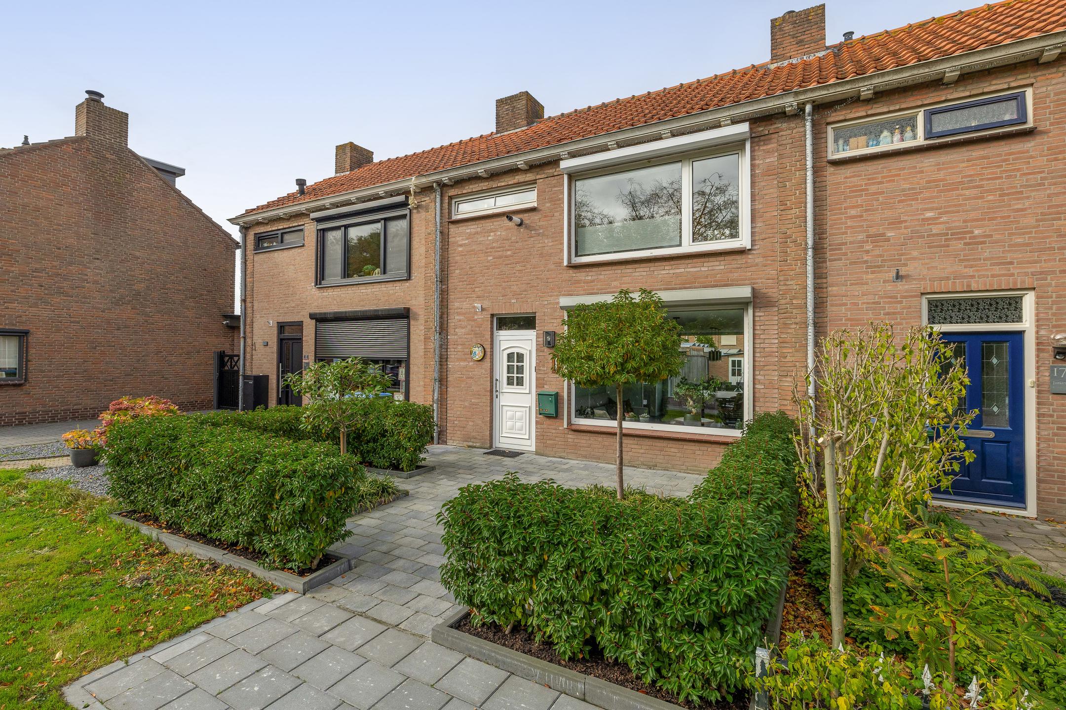 Tussenwoning te koop: Prinses Beatrixstraat 15, Fijnaart