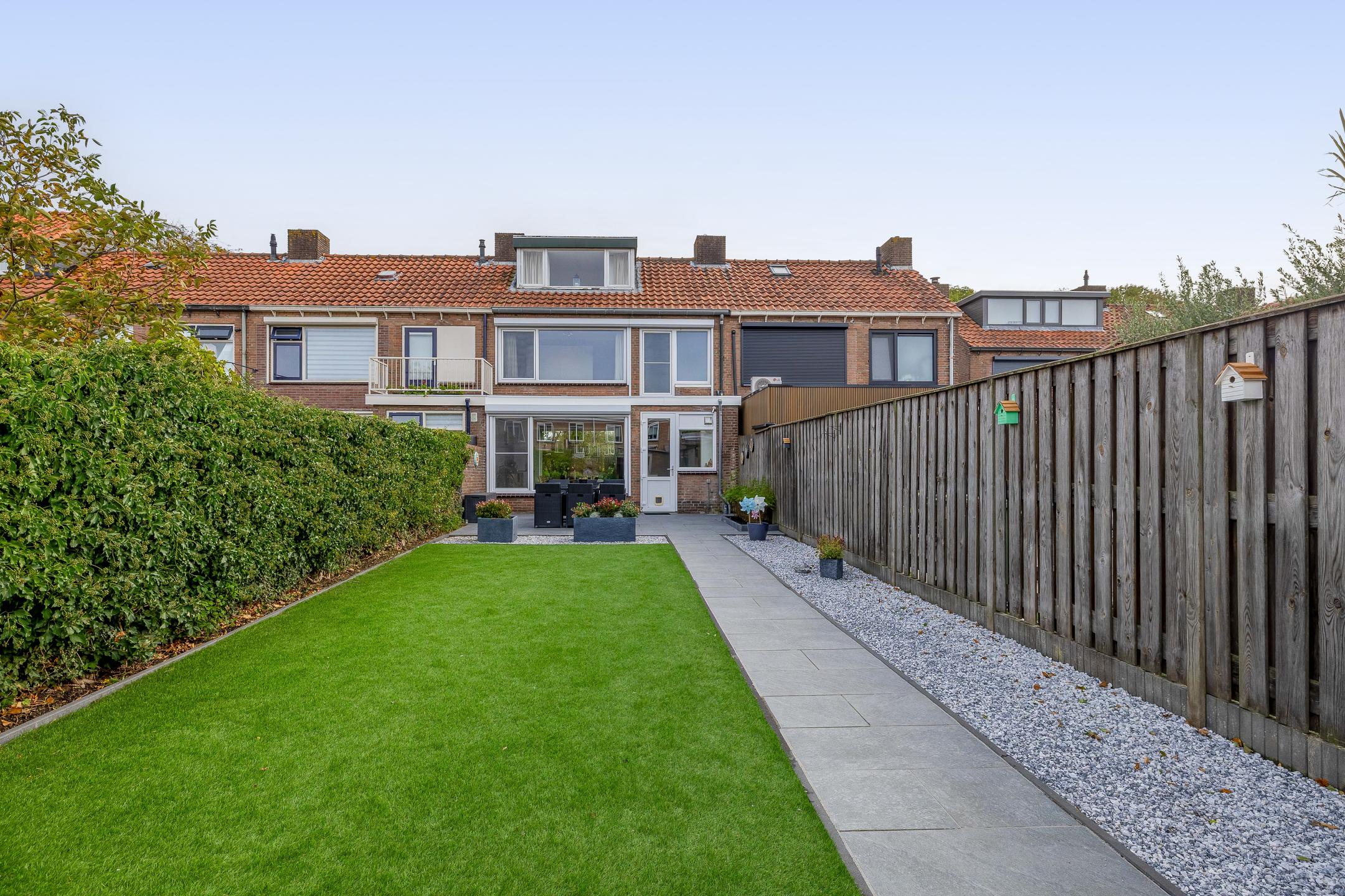 Tussenwoning te koop: Prinses Beatrixstraat 15, Fijnaart