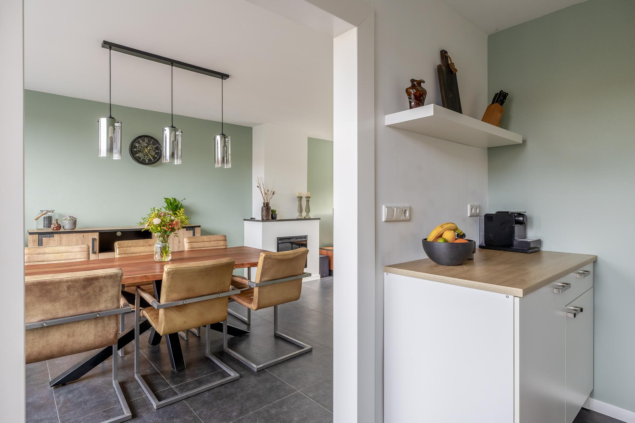 Tussenwoning te koop: Prinses Beatrixstraat 15, Fijnaart