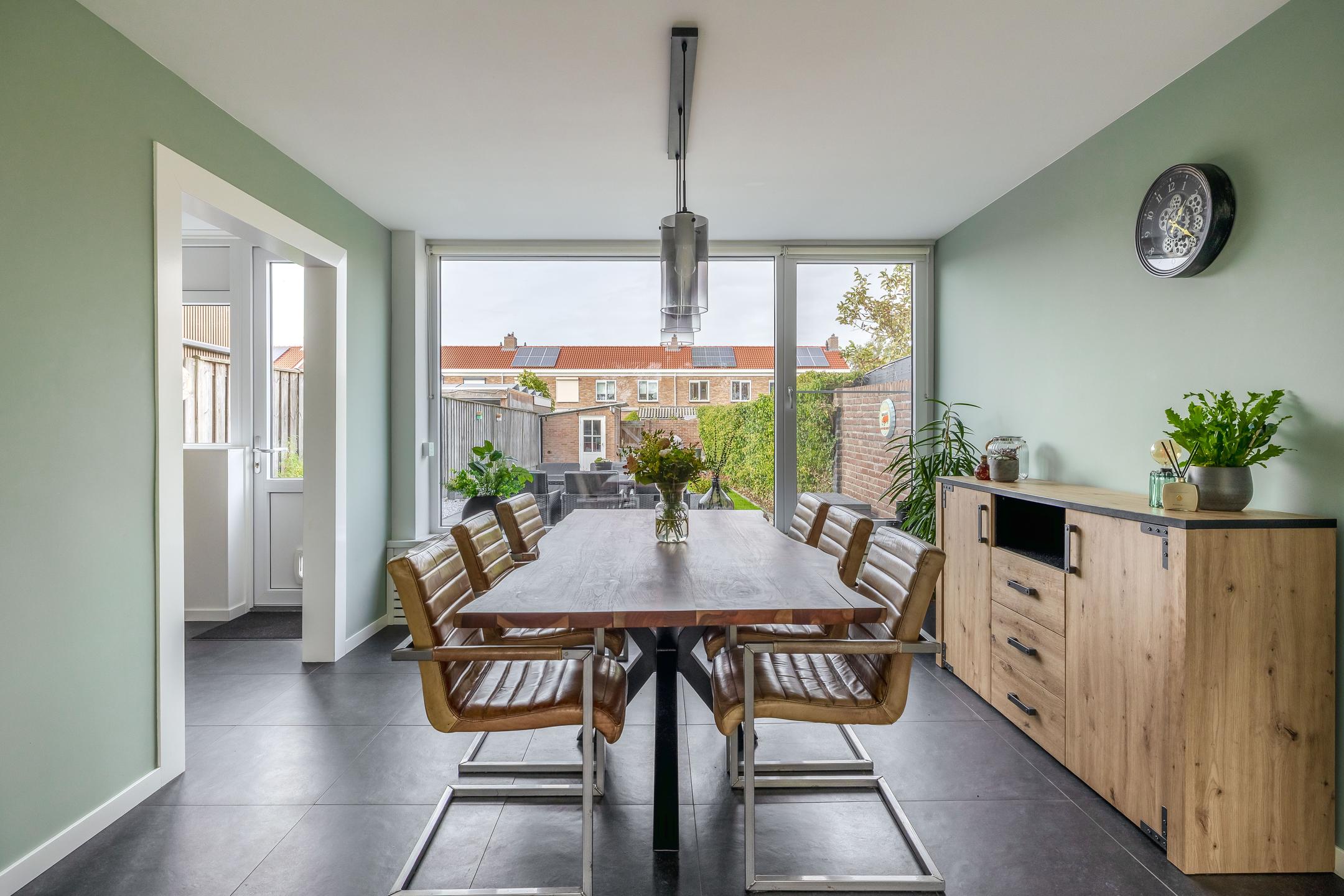 Tussenwoning te koop: Prinses Beatrixstraat 15, Fijnaart
