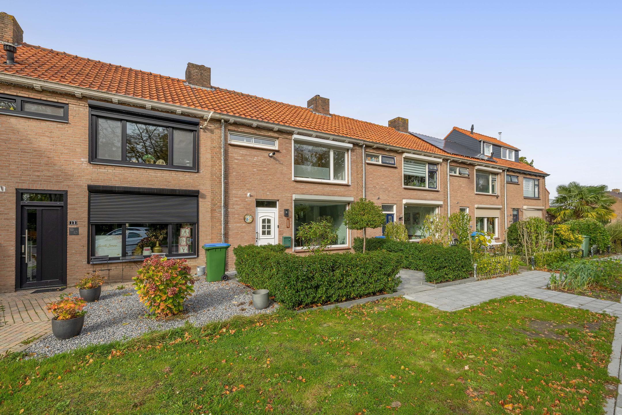 Tussenwoning te koop: Prinses Beatrixstraat 15, Fijnaart