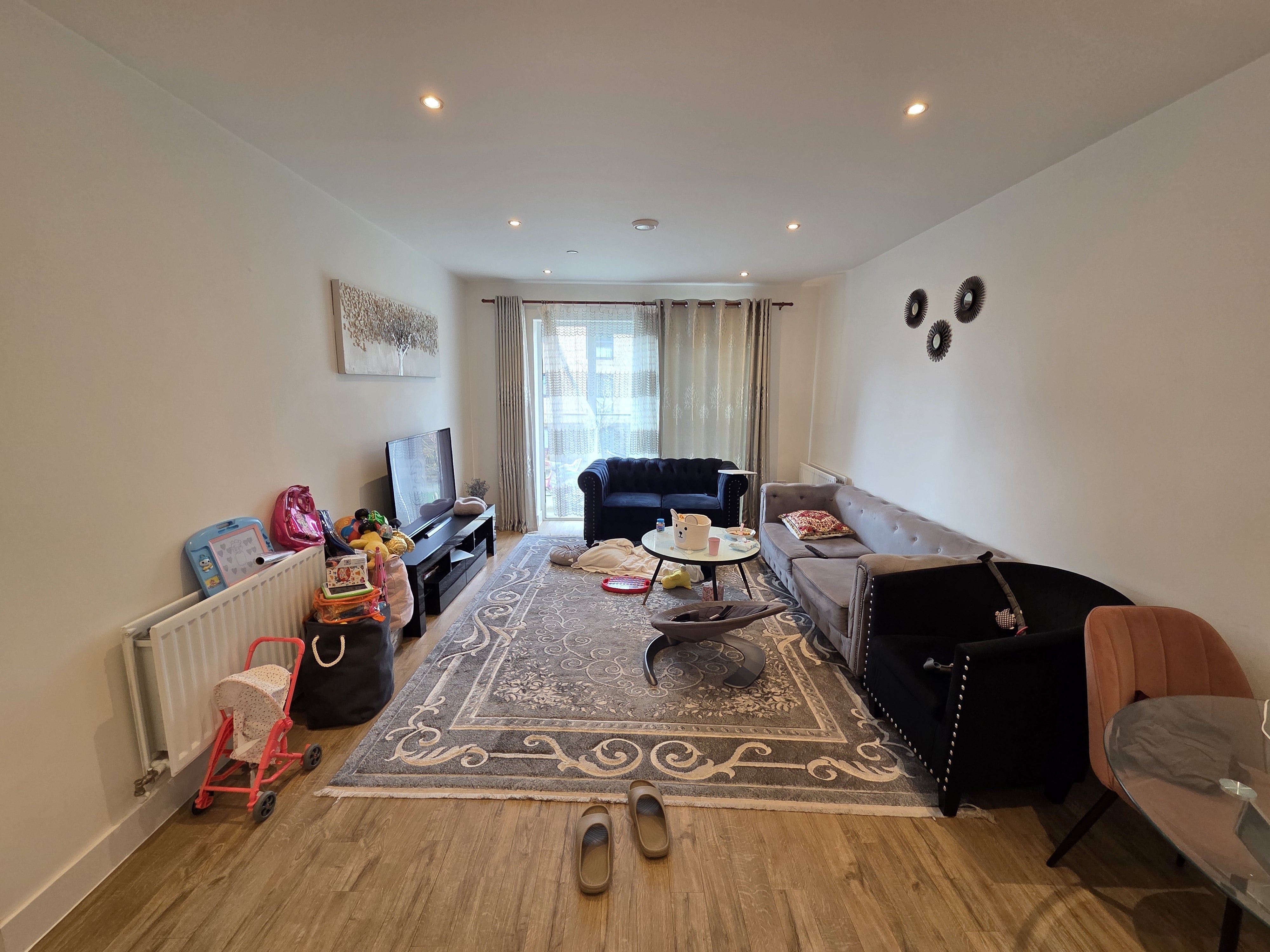 Flat Armstrong Road in Luton