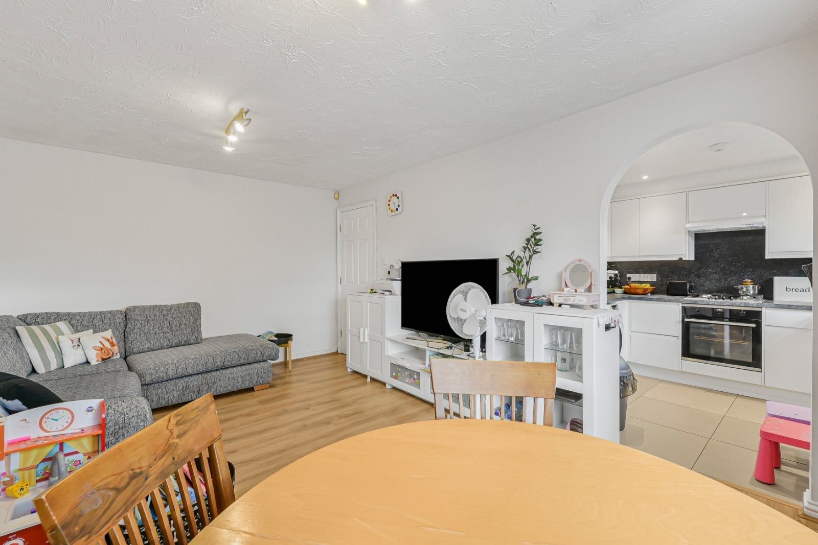 Flat Rickard Close in Greater London
