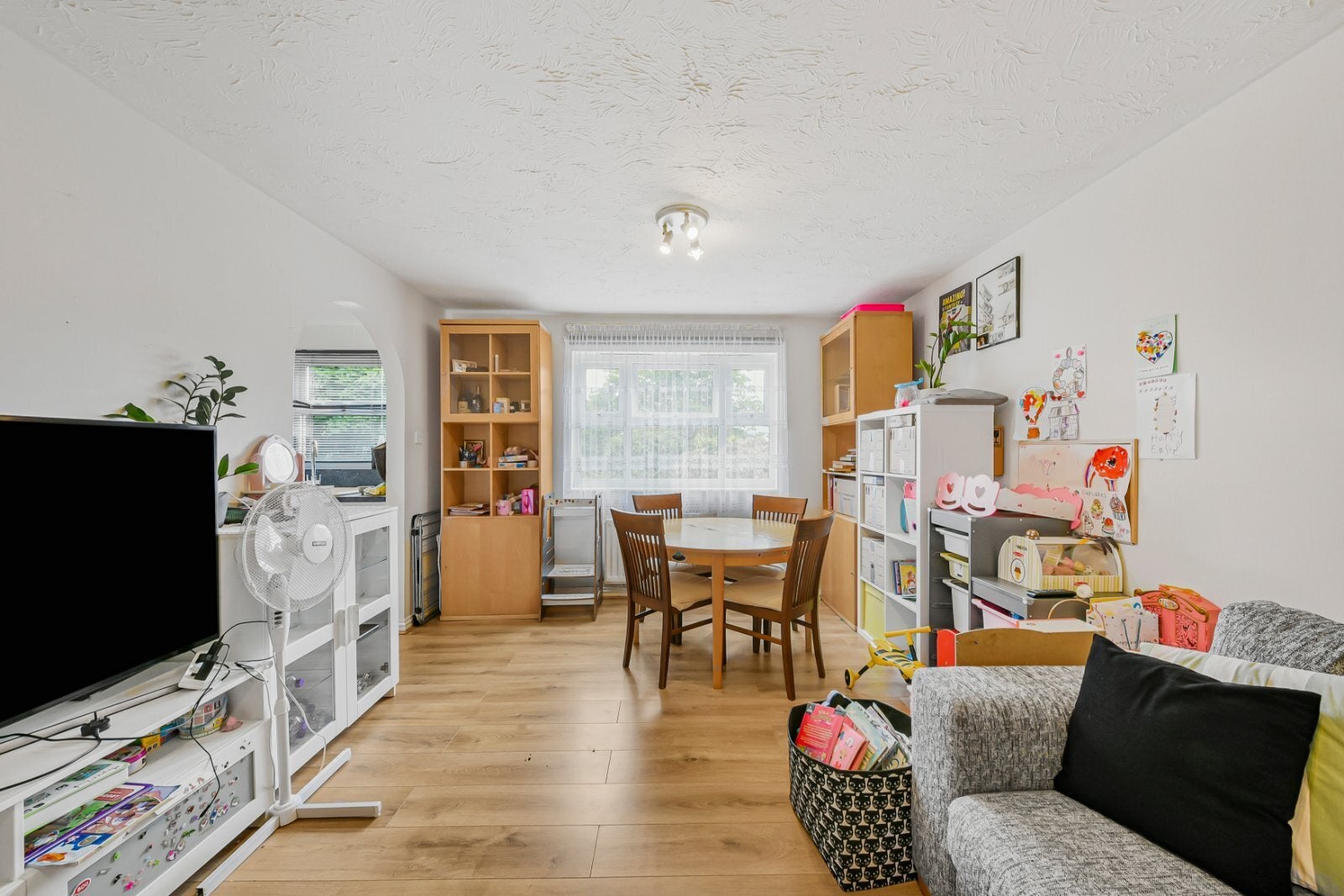 Flat Rickard Close in Greater London
