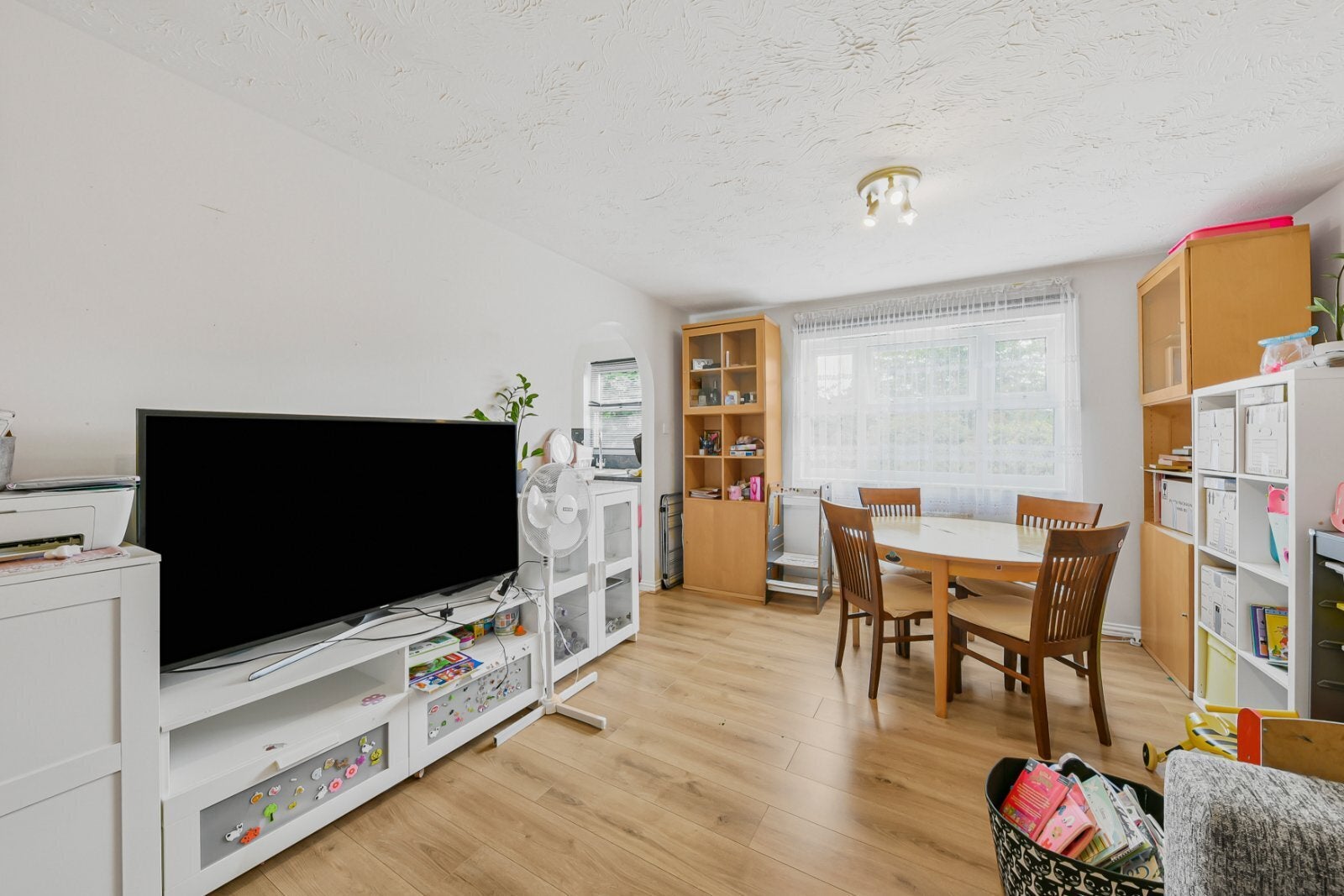 Flat Rickard Close in Greater London