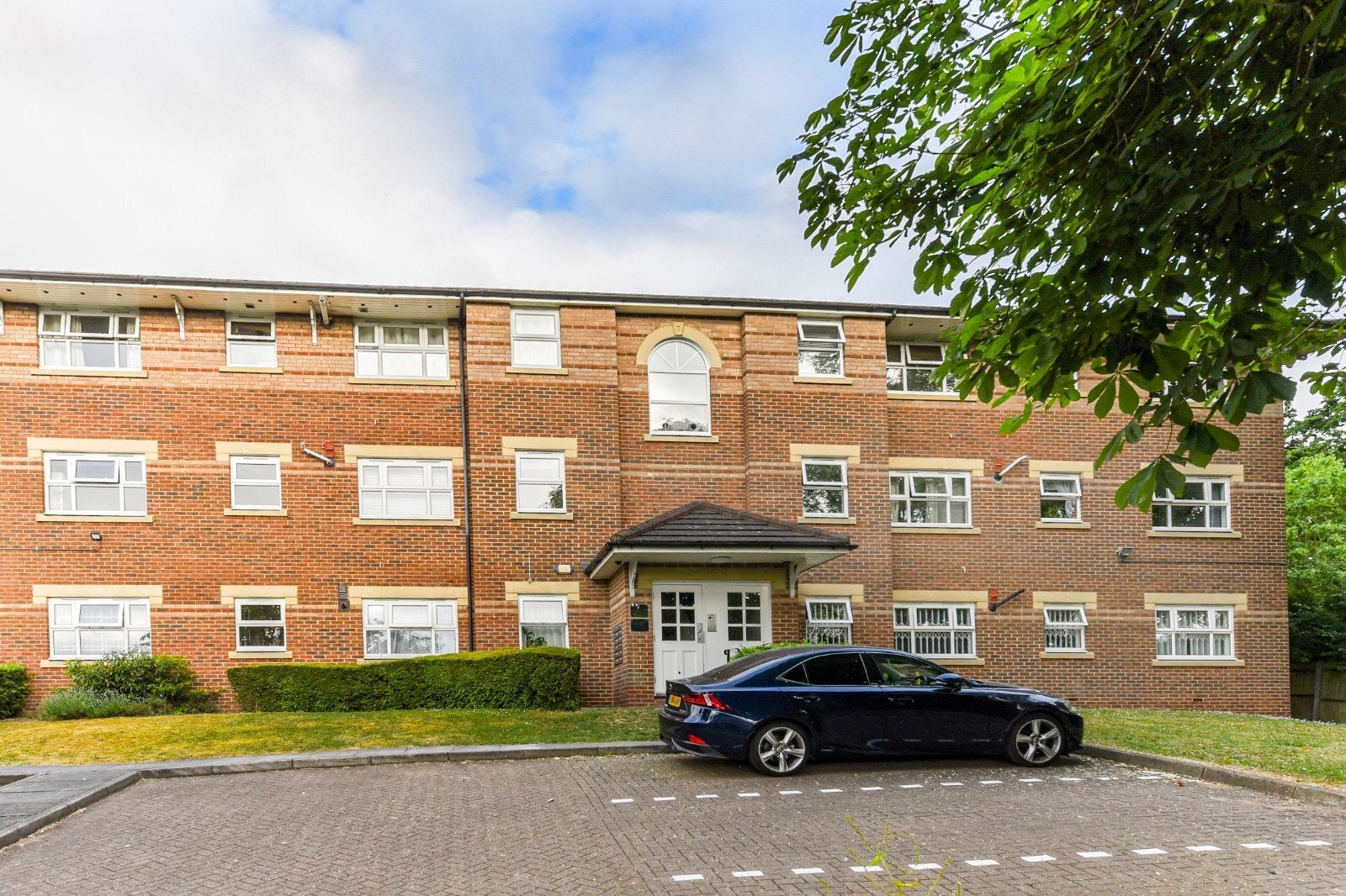 Flat Rickard Close in Greater London