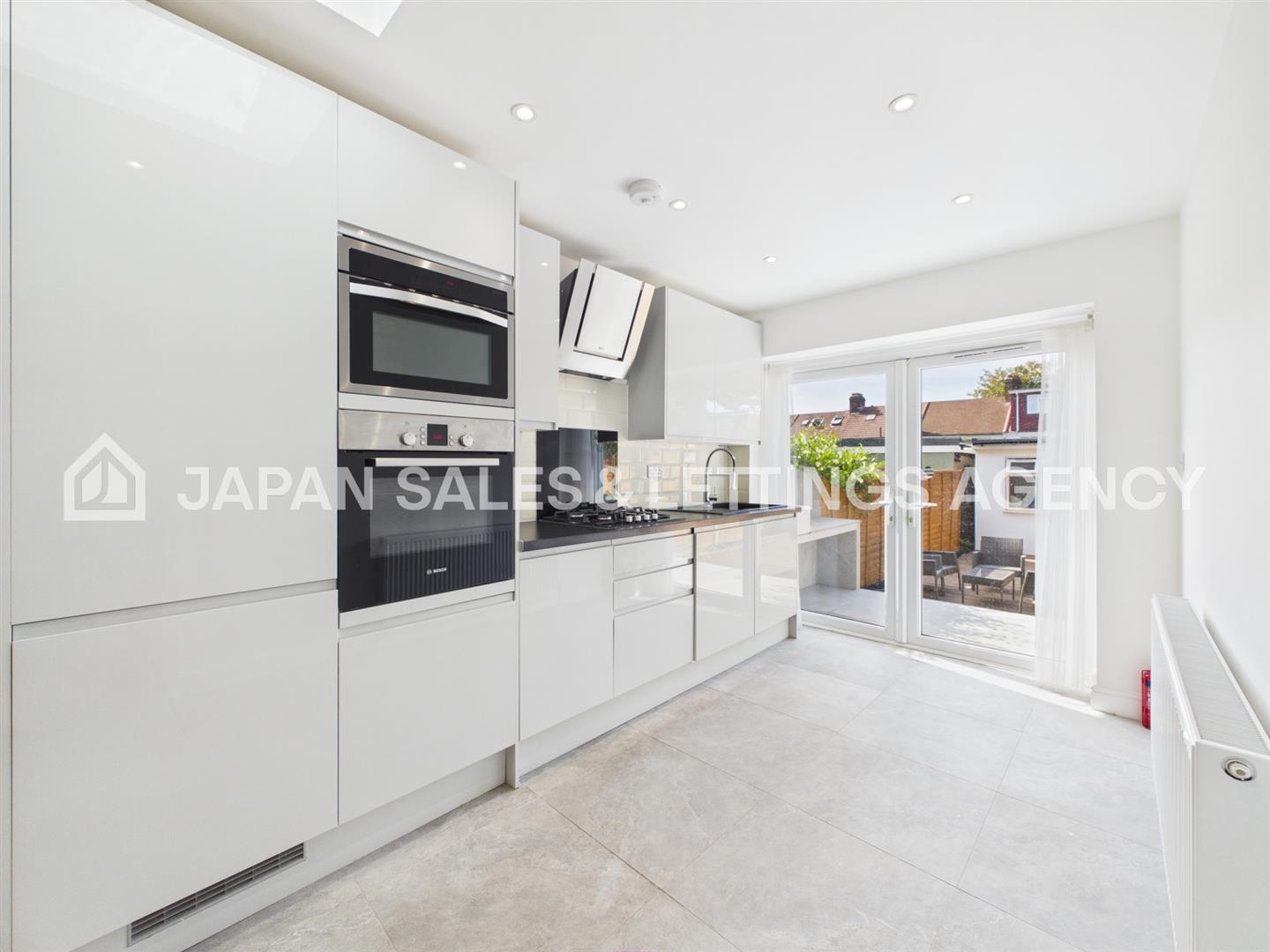 Flat Huxley Gardens in Greater London