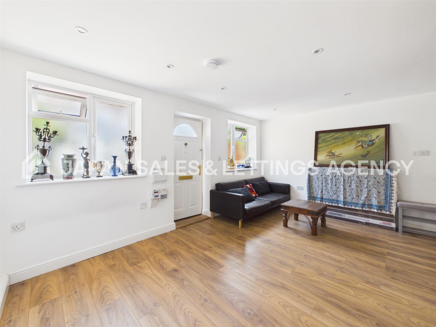 Flat Huxley Gardens in Greater London