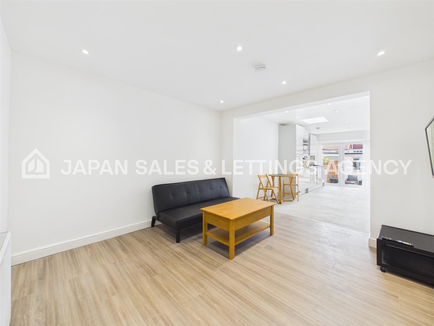 Flat Huxley Gardens in Greater London