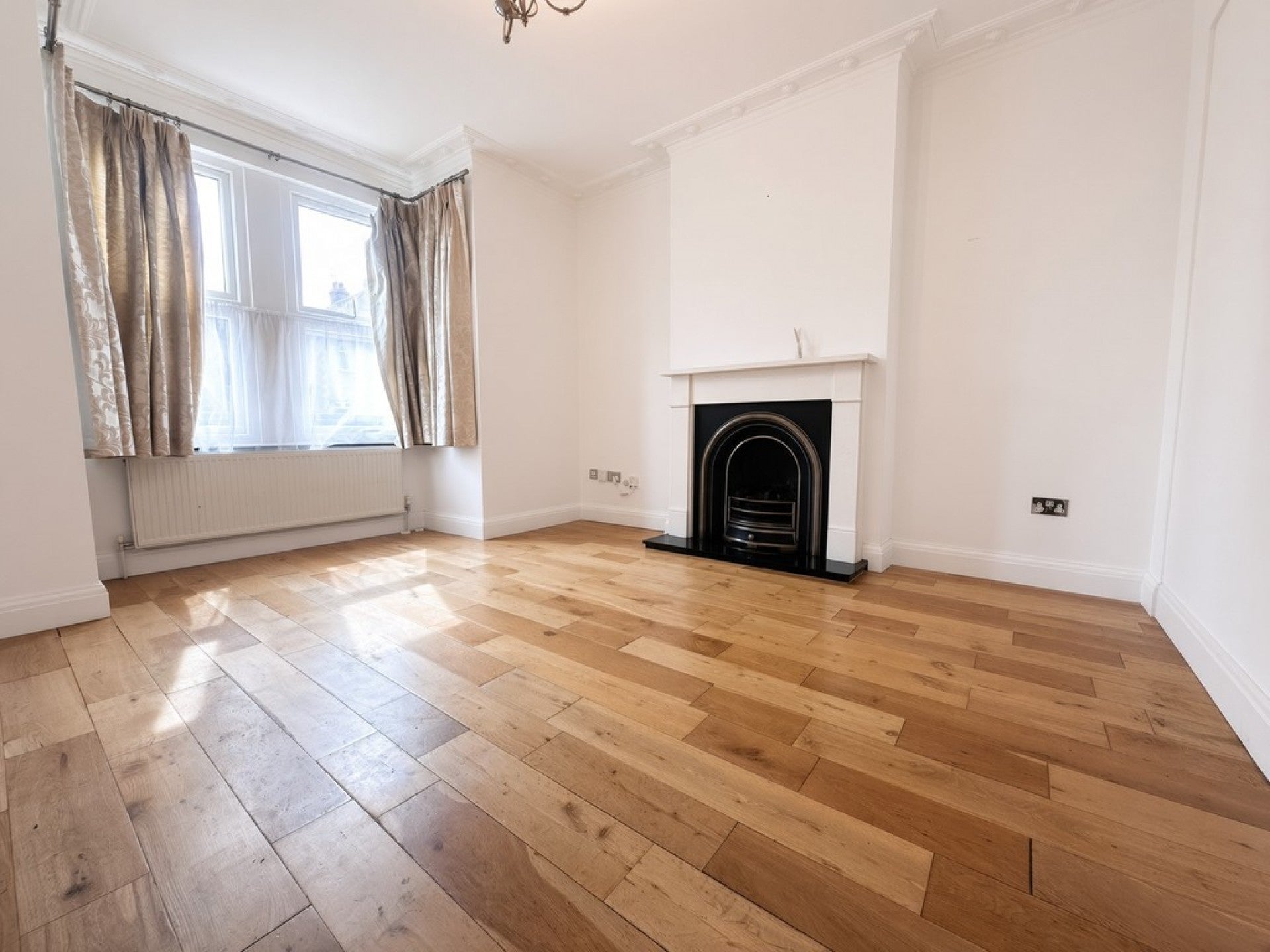 Room Sidney Road in Borough of Spelthorne