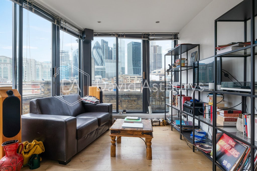 Flat Nathaniel Close in Greater London